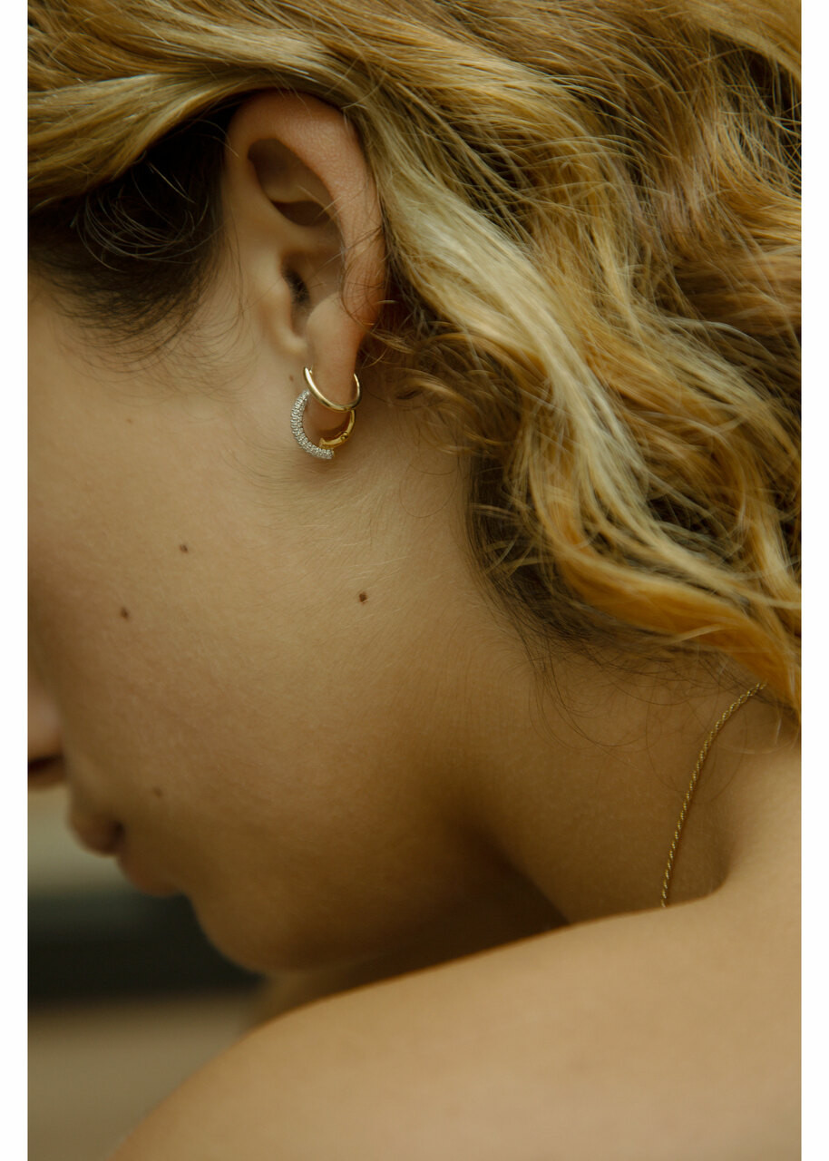 OTIUMBERG OTIUMBERG CHAOS SMALL GOLD VERMEIL HOOP EARRINGS