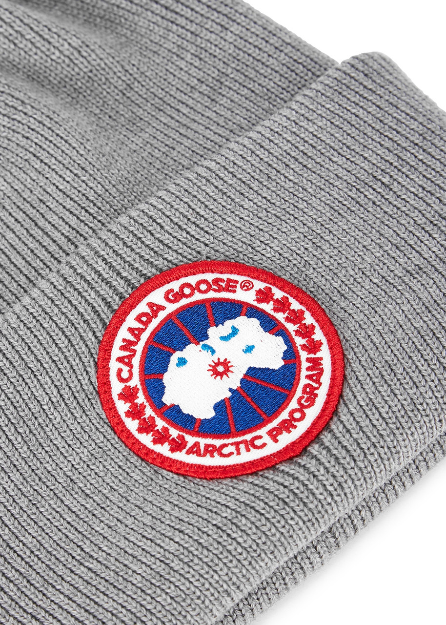  Canada Goose Arctic Disc Toque Wool Beanie - Grey 
