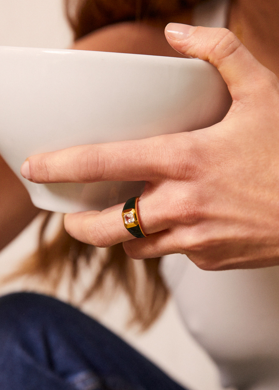 V BY LAURA VANN V BY LAURA VANN SOPHIE 18KT GOLD VERMEIL SIGNET RING