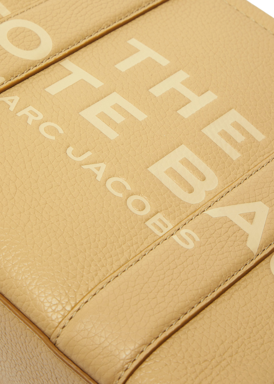  Marc Jacobs The Tote Small Leather Tote - Camel - One Size 