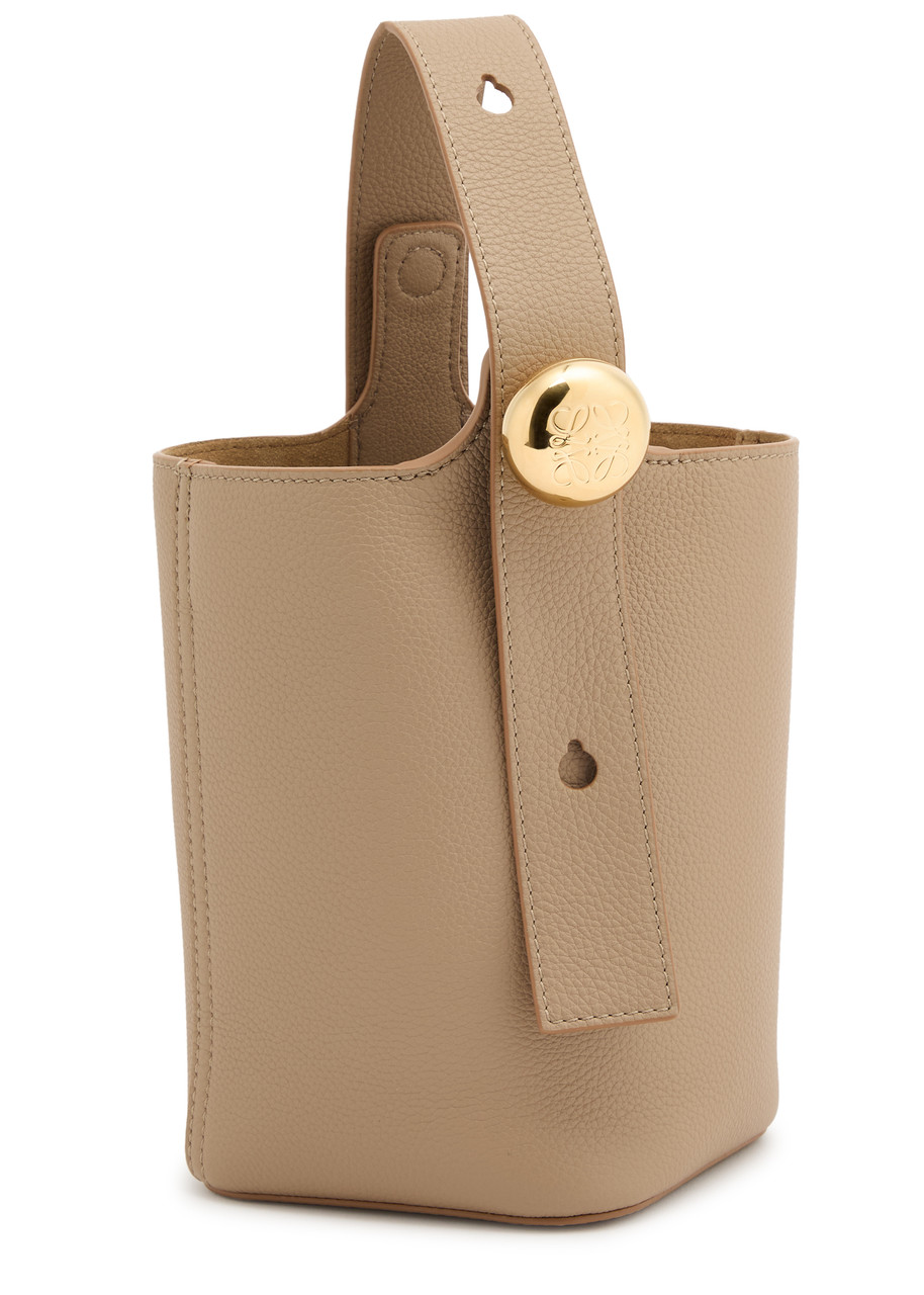Loewe Pebble Mini Leather Bucket Bag In Sand