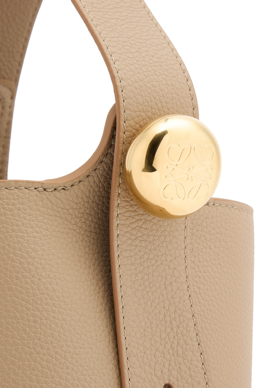  Loewe Pebble Mini Leather Bucket Bag - Sand - One Size 