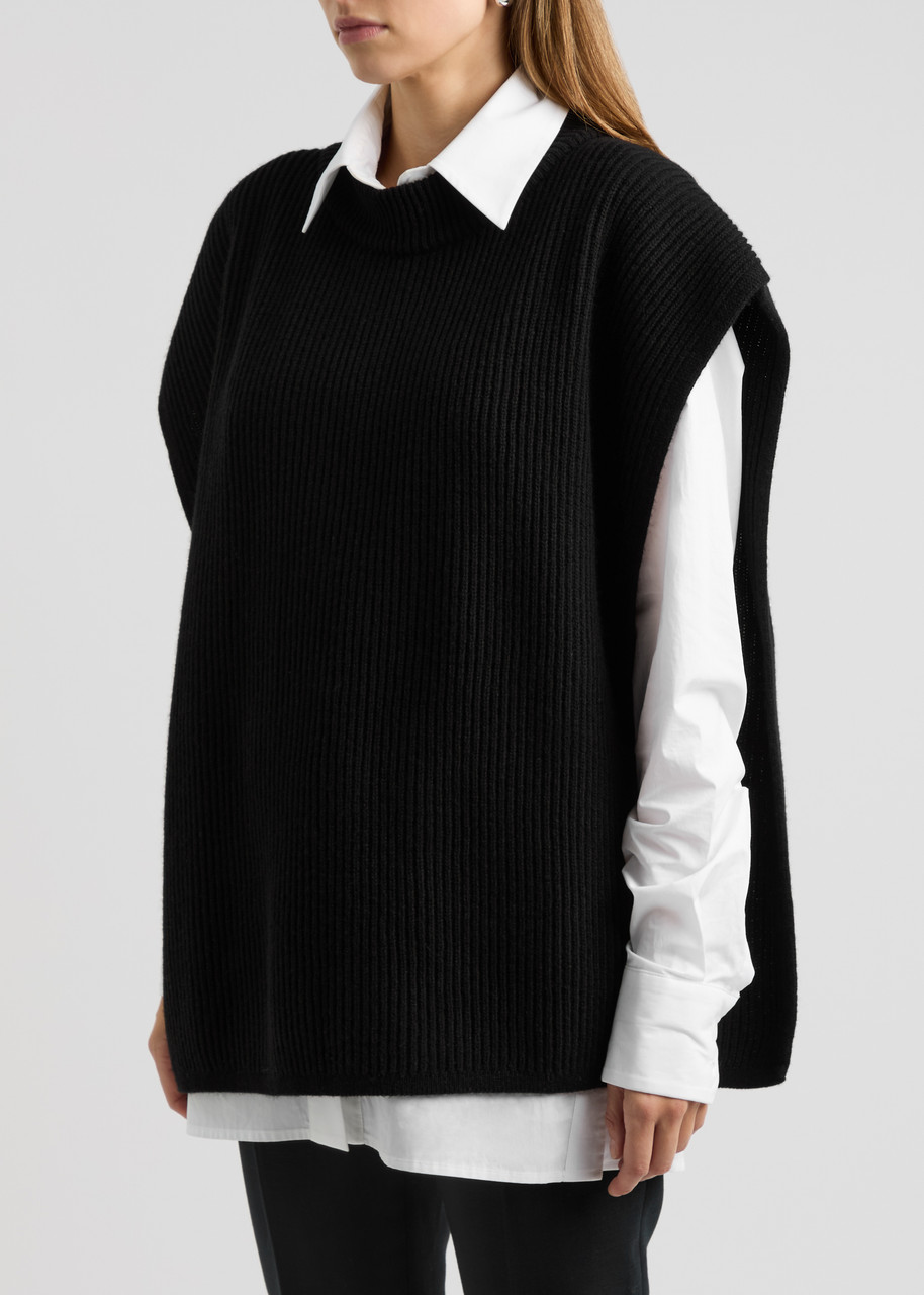 Inverni Ribbed Cashmere Poncho In Black