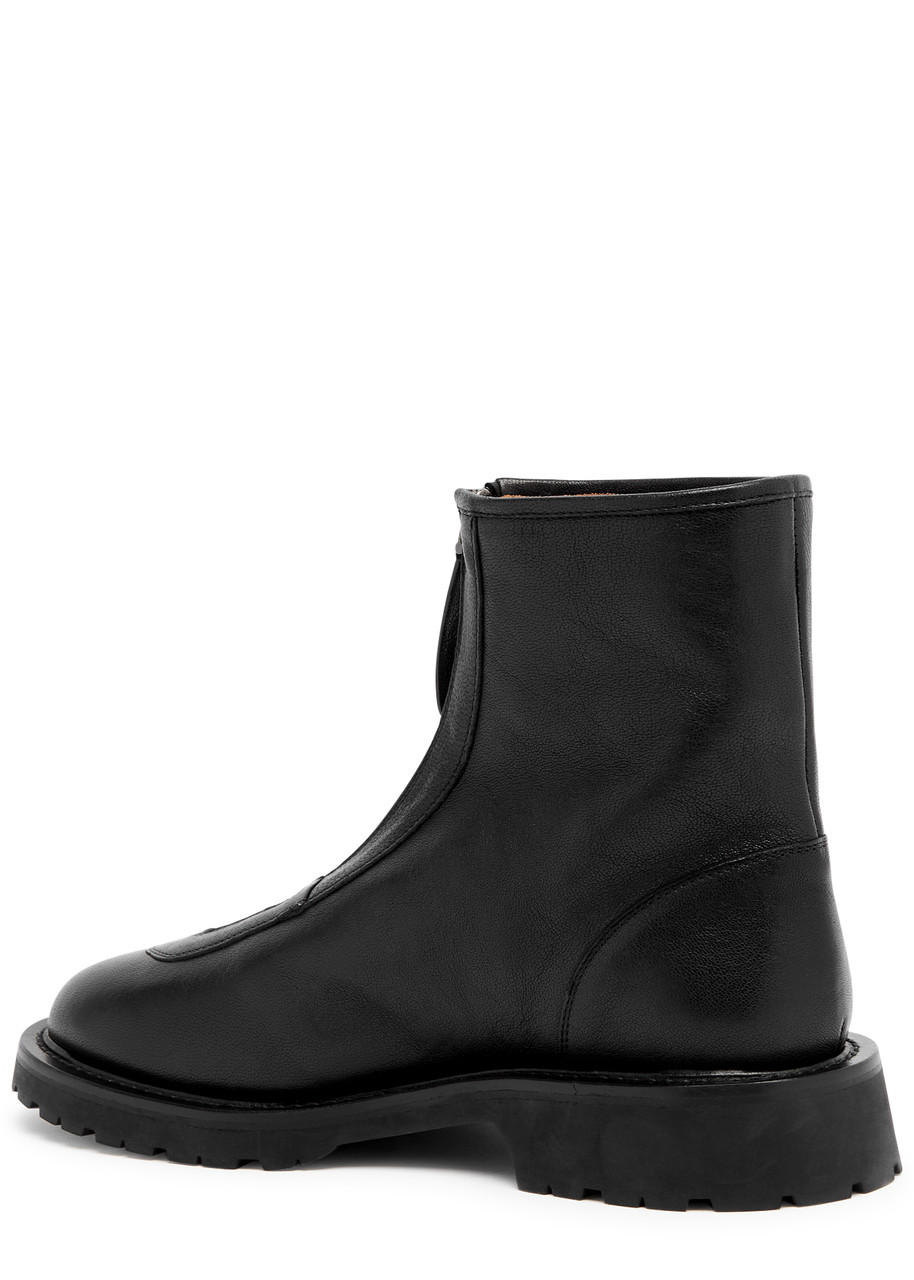 Legres Grained Leather Ankle Boots In Black