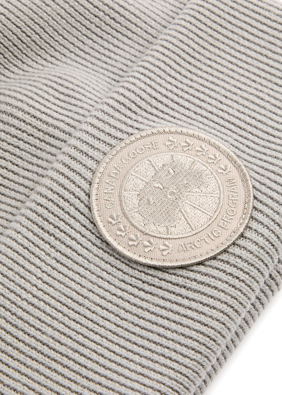  Canada Goose Arctic Ribbed Wool Beanie - Light Grey 