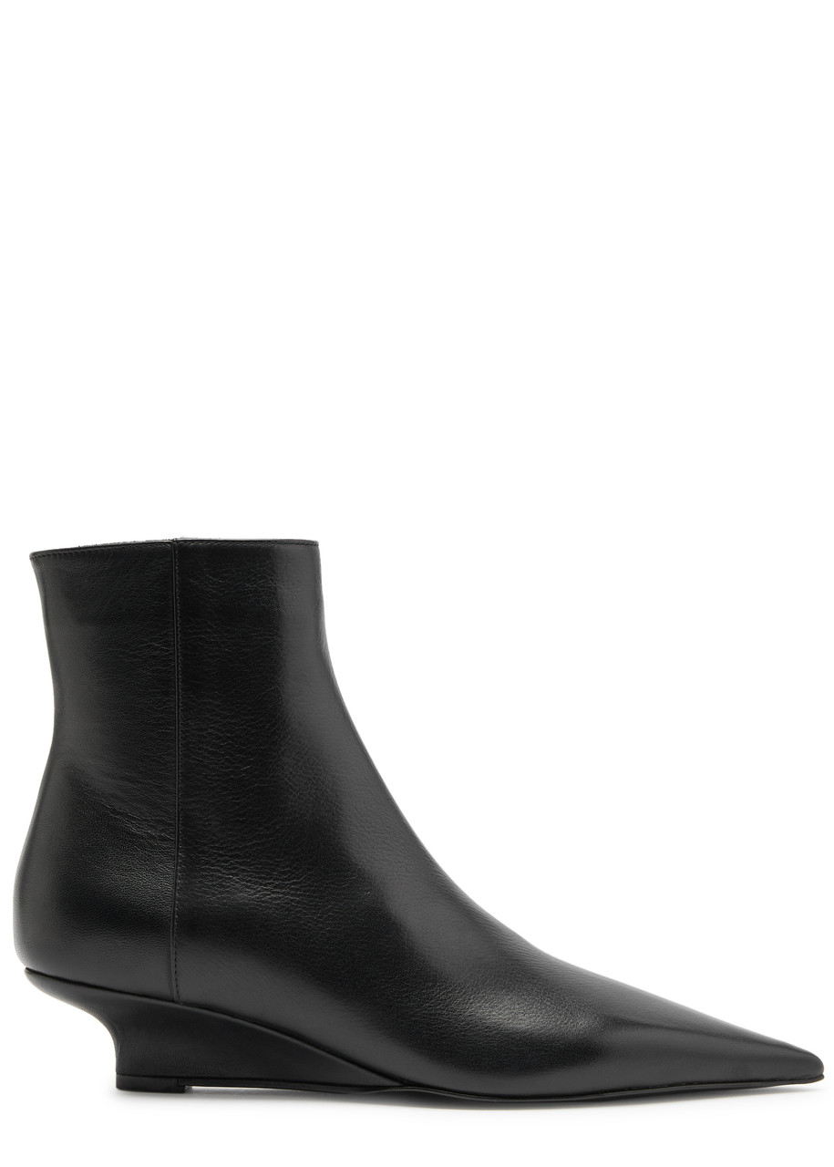 Totême Toteme Sharp 50 Leather Ankle Boots In Black
