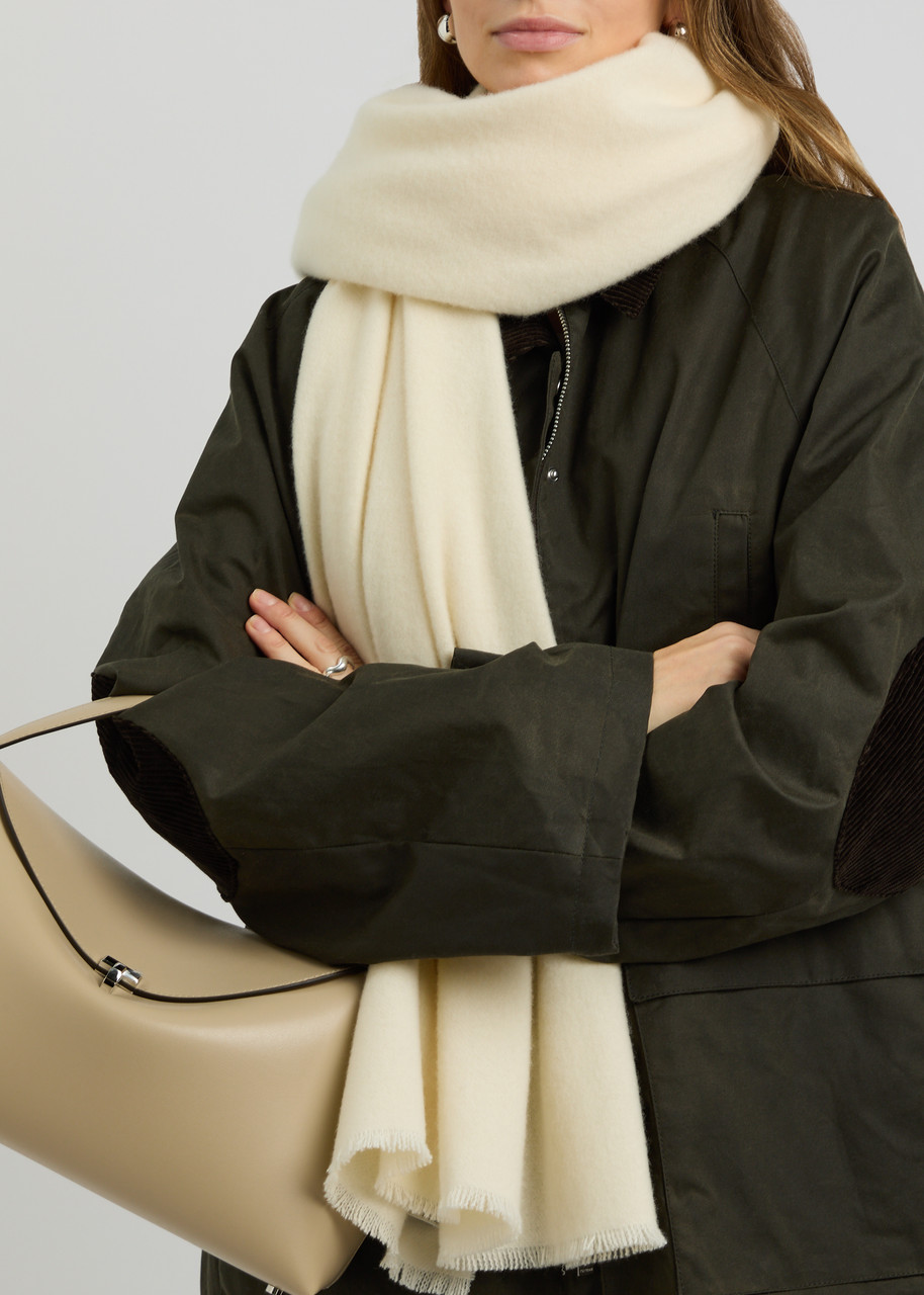 Totême Toteme Wool Scarf In Ivory