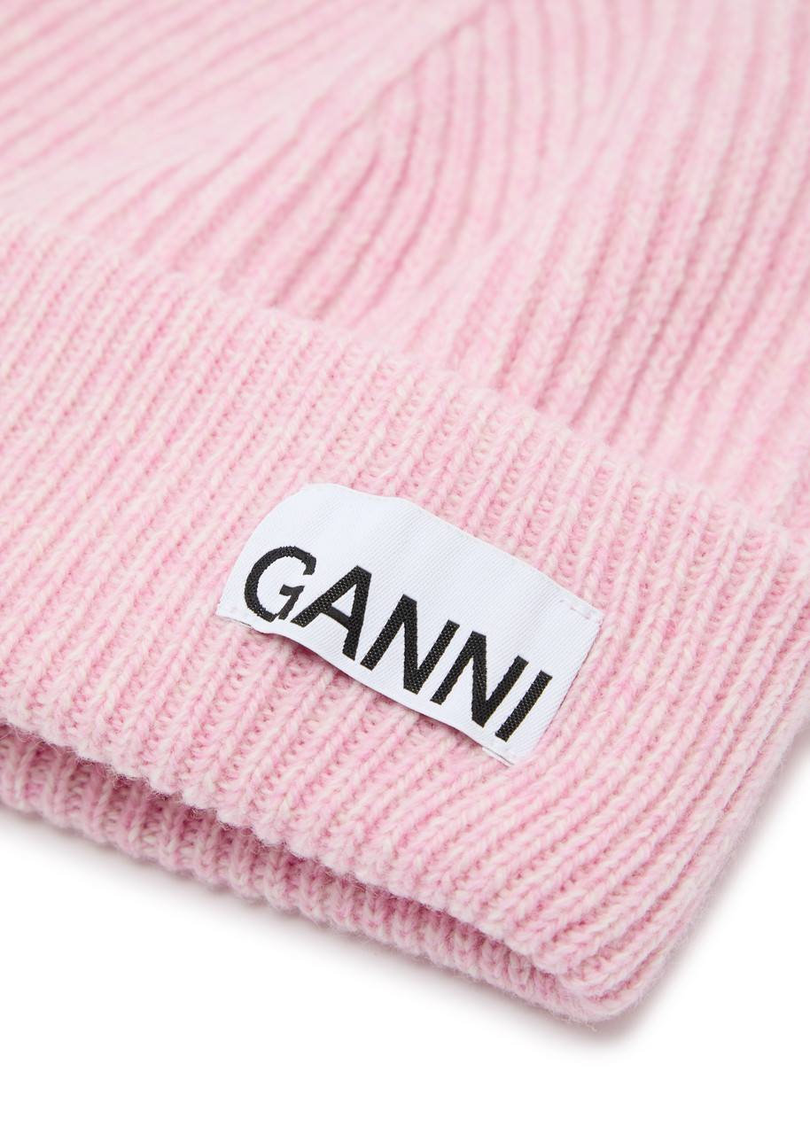 Ganni Logo Ribbed Wool-blend Beanie In Pink
