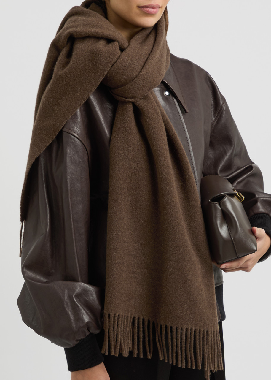Totême Toteme Classic Wool Scarf In Chocolate