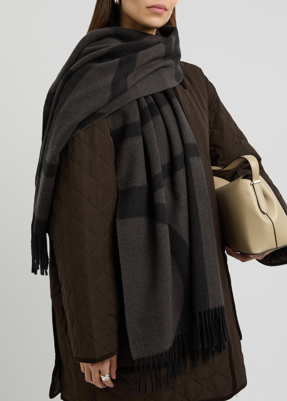 Totême Toteme Logo-intarsia Wool Scarf In Charcoal