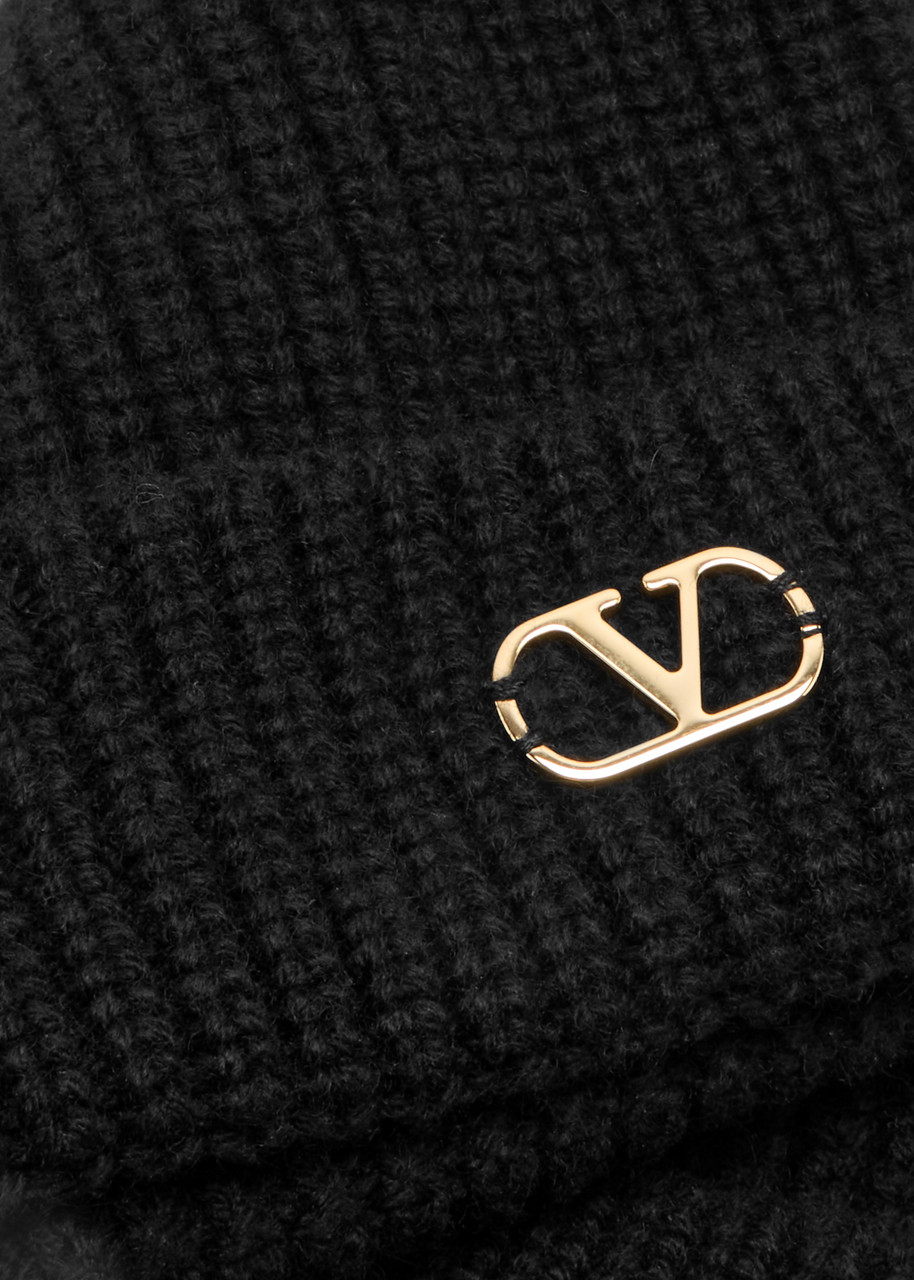 Valentino Garavani Cashmere Ribbed Texture Beanie With Turn-up Brim In Black