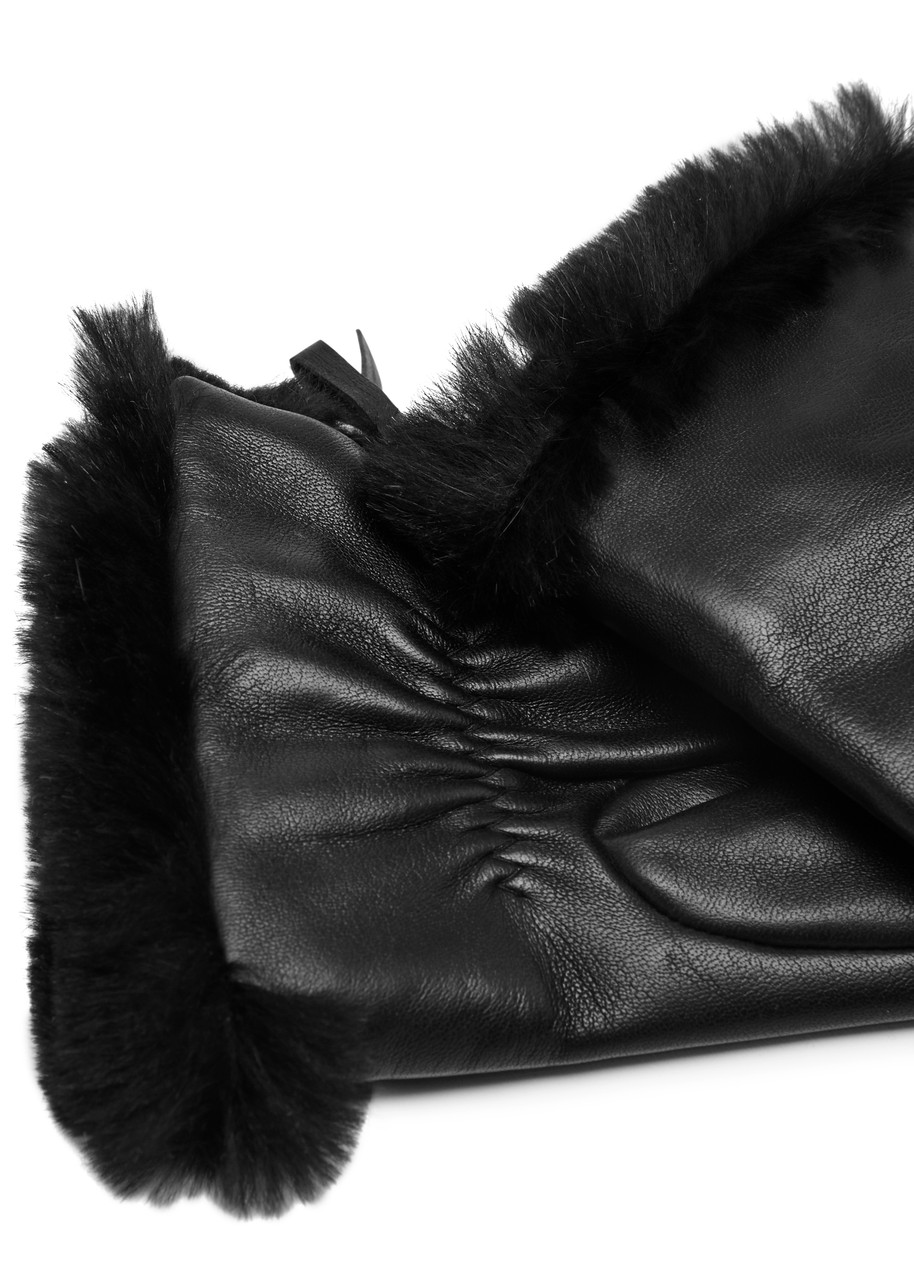 Agnelle Aliette Faux Fur-trimmed Leather Gloves In Black