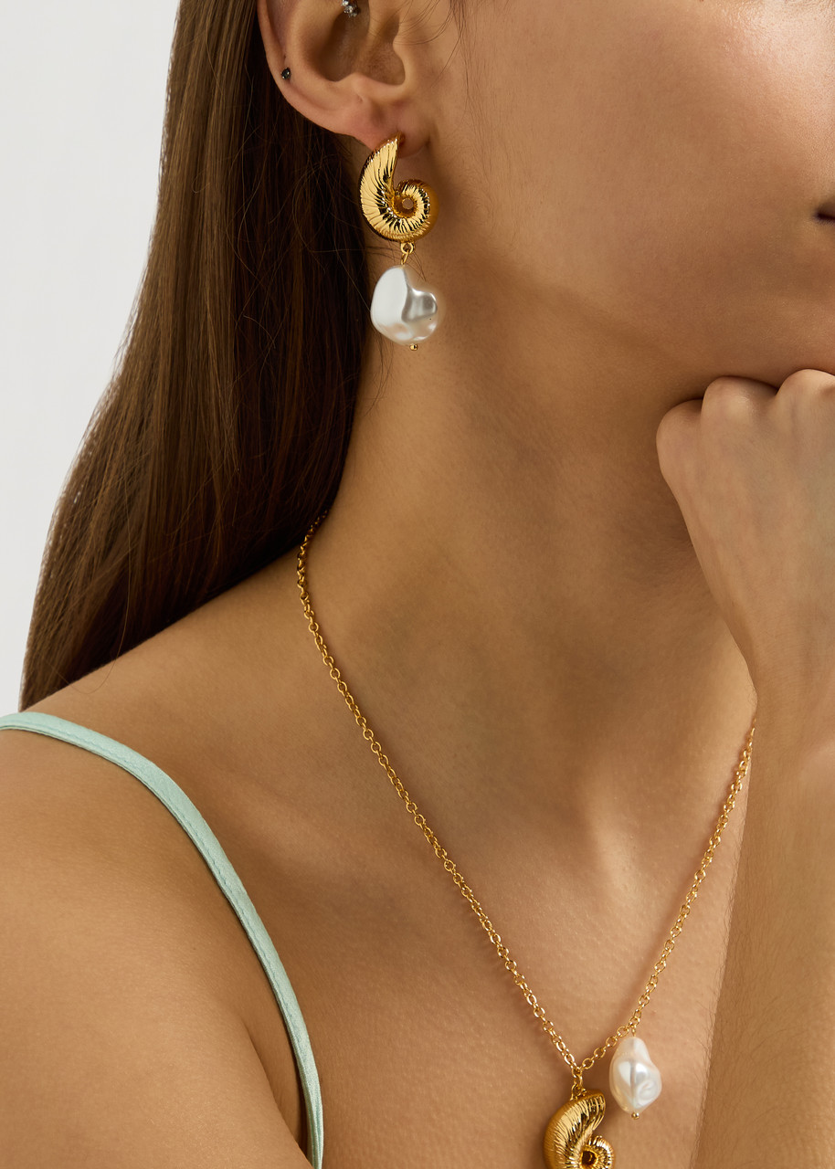 Kenneth Jay Lane Seashell Pearl-embellished Drop Earrings In Gold