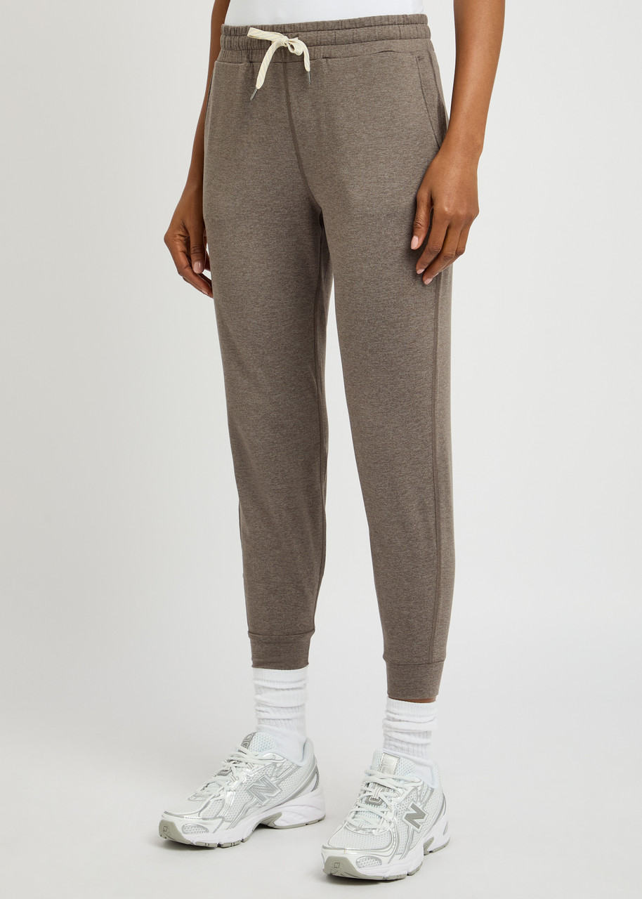 Vuori Performance Jersey Sweatpants In Mauve