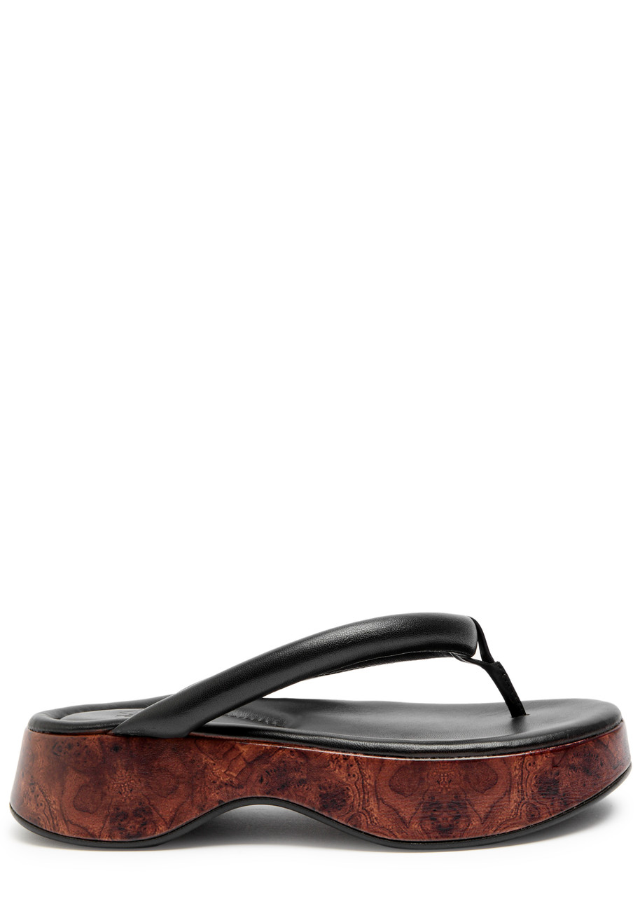 Gia Borghini Hazel Wood-effect Leather Flip Flops In Black