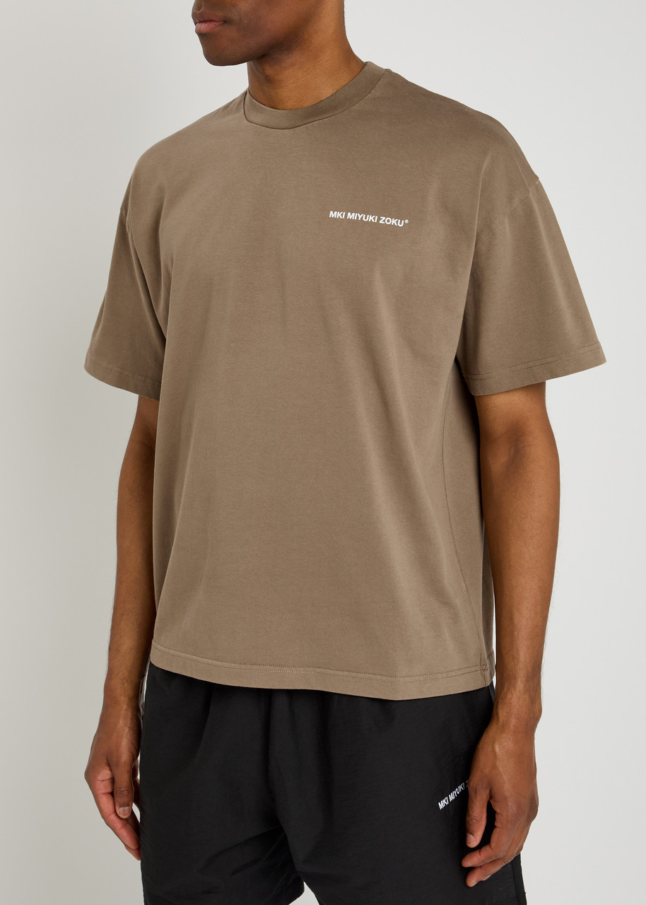 Mki Miyuki Zoku Uniform Logo-print Cotton T-shirt In Brown