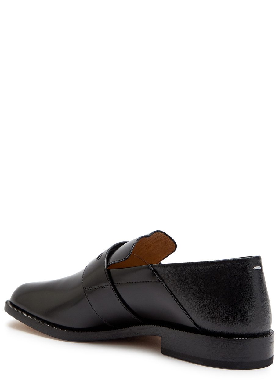 Maison Margiela Split Toe Leather Loafers With Iconic Design In Black