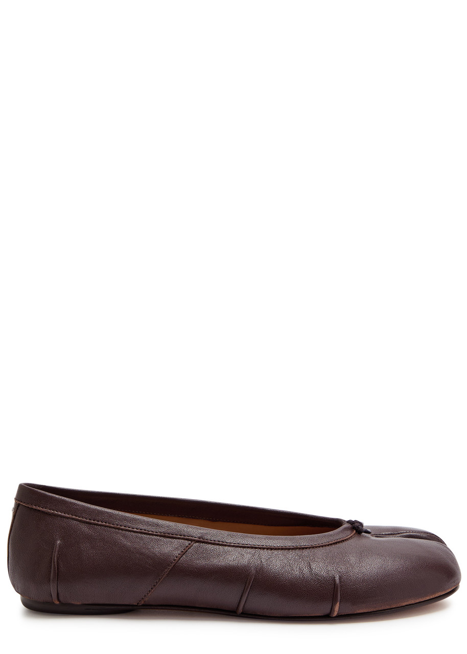 Maison Margiela New Round Toe Ballerina With Stitch Detailing In Brown