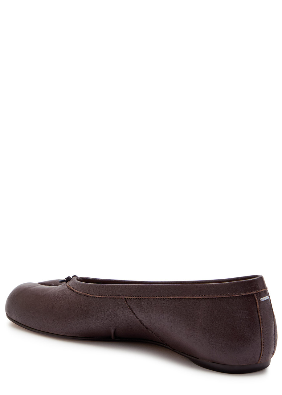 Maison Margiela New Round Toe Ballerina With Stitch Detailing In Brown