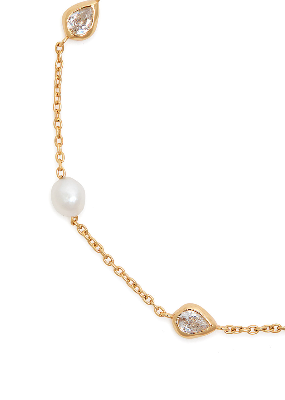 Astrid & Miyu Pearl & Crystal Charm 18kt Gold-plated Bracelet In Gold