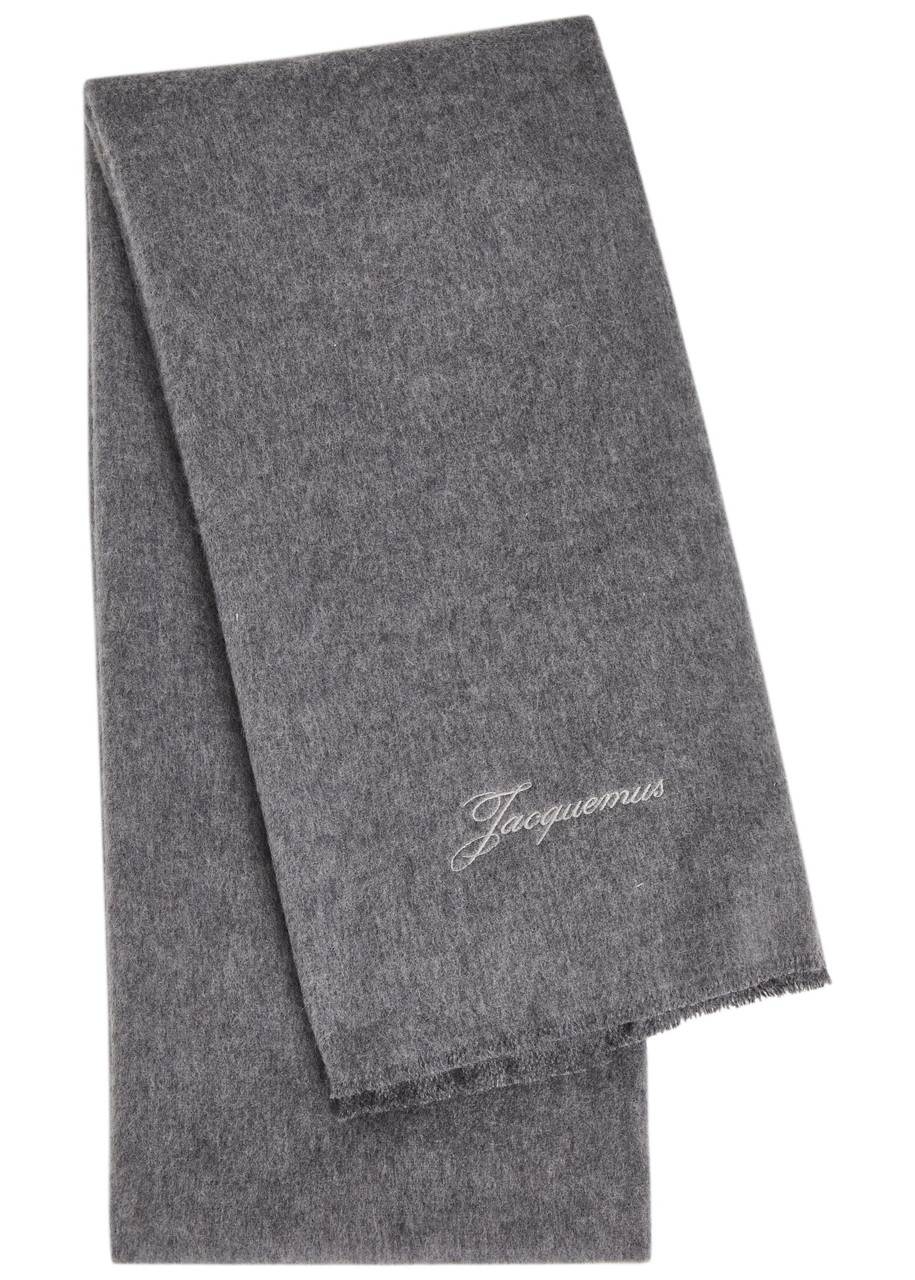Jacquemus L Echarpe Tailleur Logo-embroidered Wool-blend Scarf In Gray