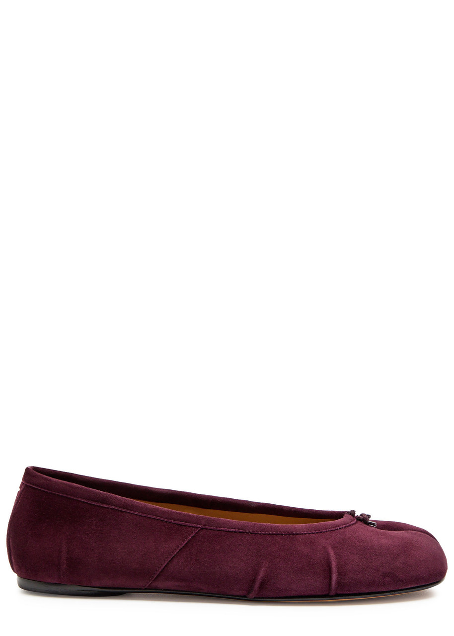 Maison Margiela Split Toe Suede Ballerina Shoes With Bow In Brown