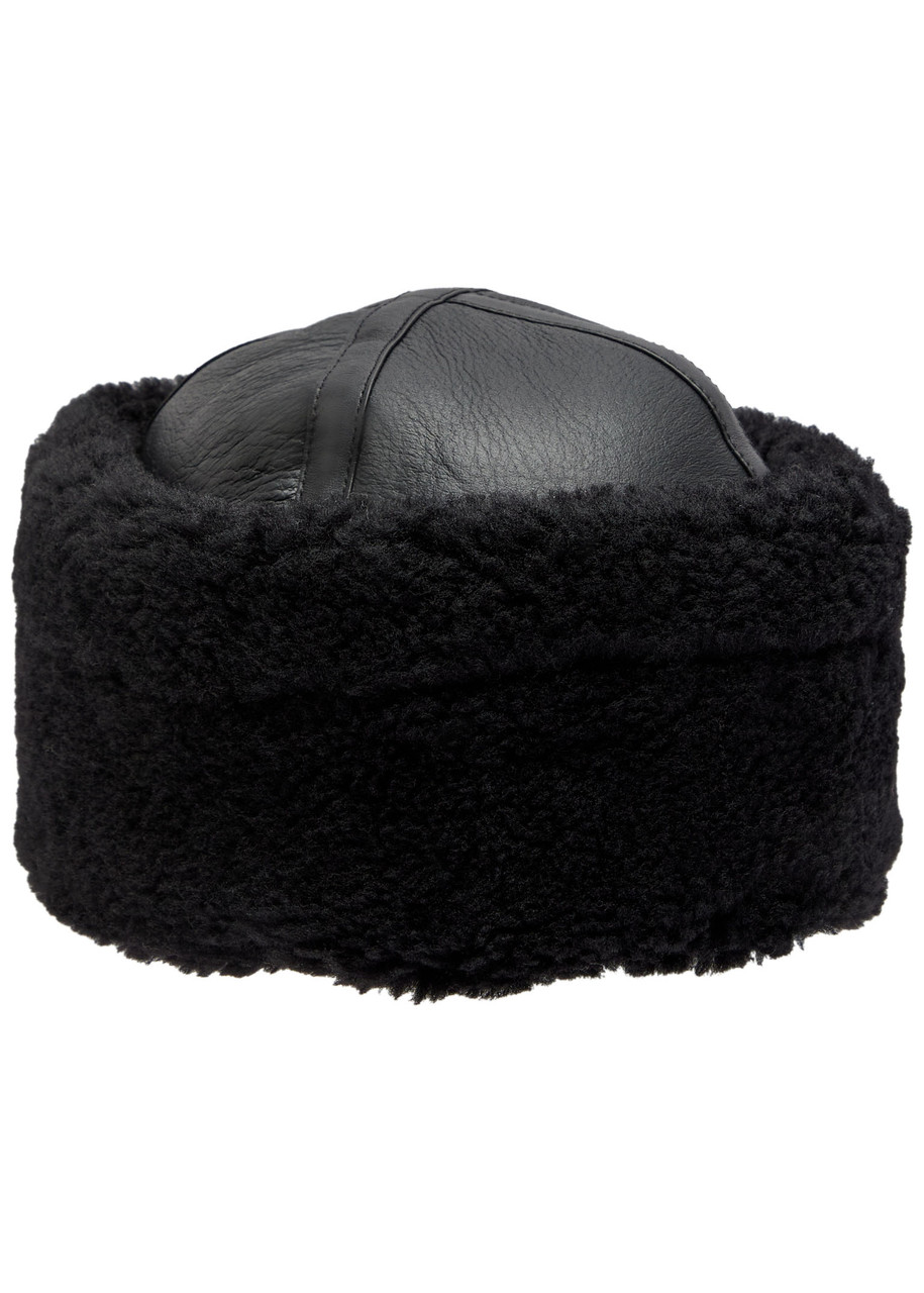 Totême Black Shearling Winter Beanie In Black