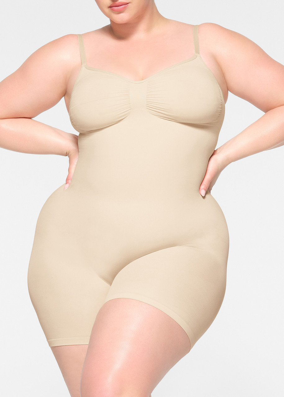 Skims Seamless Sculpt Mid-thigh Bodysuit In Neutral