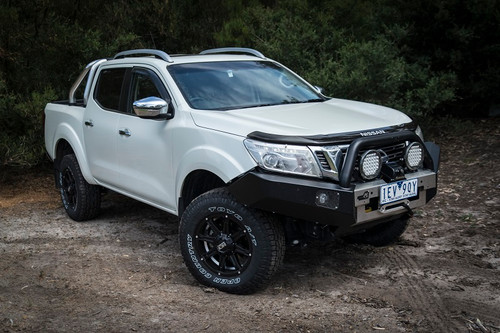 Nissan Navara NP 300 Commander bull bar Nissan Navara NP 300 Commander bull bar