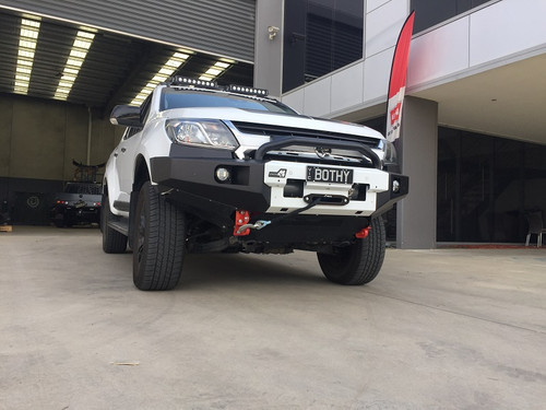 Uneek 4x4 Crawler bull bar in all black with Colour coded fascia panels Uneek 4x4 Crawler bull bar in all black with Colour coded fascia panels