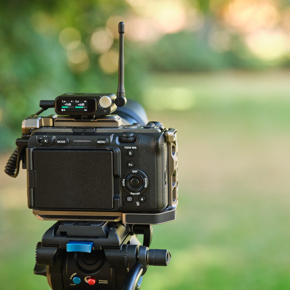 Saramonic Ultra | Universal Dual Wireless Mic System with 32-bit Recording, Timecode, Noise Cancelling & Lavs (Used)