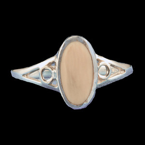 This delightful contemporary oval shaped mammoth ivory design is inlayed into a unique sterling silver ring.  The dimension of the stone on the ring is approximately .275" x .366".
