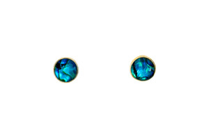 Round Northern Lights 22K Gold Plated Cup Earring

This beautiful round Paua Shell is inlayed into a 22k Gold Plated earring.  These unique earrings have a post backing.  The diameter of the round Paua Shell is approximately .29".  The product id # is ENL-1002-G

This is our line of PĀUA Shell Jewelry.  In New Zealand, abalone is called pāua or blackfoot pāua is the ubiquitous New Zealand pāua the highly polished nacre of which is extremely popular as souvenirs with its striking blue, green, and purple iridescence that allows for the stunning jewelry.

It is a 22K plate on sterling silver. The plating is with 30mils of 22k gold. Typically plating is done with 3mils of gold. We work with the extra gold plating to ensure your beautiful jewelry piece will have a strong gold color for years to come!!  

Enjoy your unique set of earrings!!