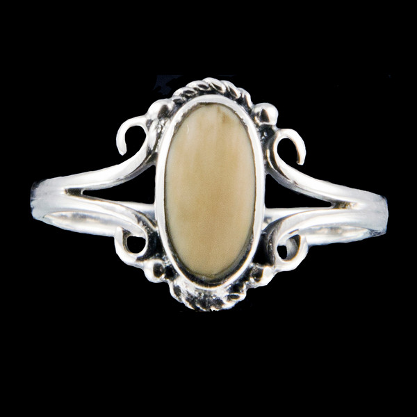 This charming victorian oval shaped mammoth ivory design is inlayed into a elegant sterling silver ring.  The dimension of the stone on the ring is approximately .236" x .394".