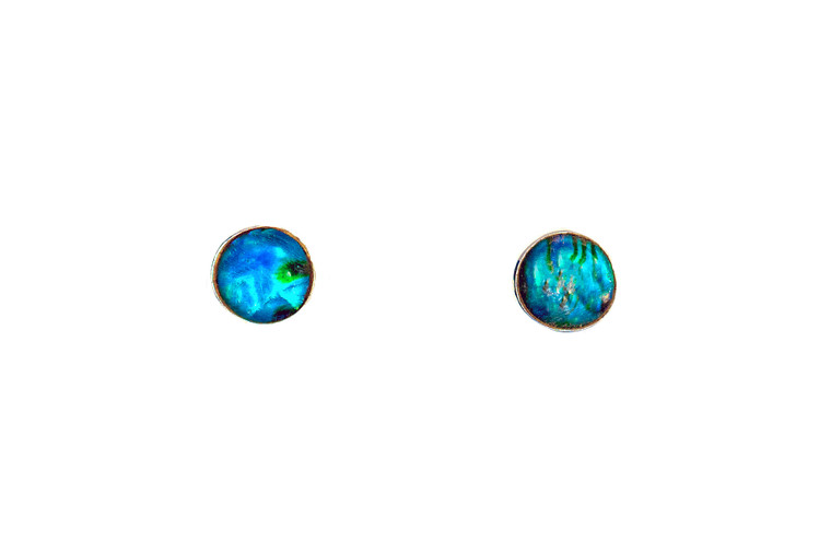Round Northern Lights Sterling Silver Cup Earring

This beautiful round Paua Shell is inlayed into a Sterling Silver earring.  These unique earrings have a post backing.  The diameter of the round Paua Shell is approximately .29".  The product id # is ENL-1002-S

This is our line of PĀUA Shell Jewelry.  In New Zealand, abalone is called pāua or blackfoot pāua is the ubiquitous New Zealand pāua the highly polished nacre of which is extremely popular as souvenirs with its striking blue, green, and purple iridescence that allows for the stunning jewelry.

Enjoy your unique set of earrings!!