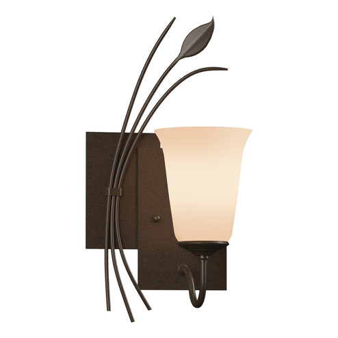 Leaf One Light Wall Sconce in Bronze (39|205122-SKT-LFT-05-GG0035)