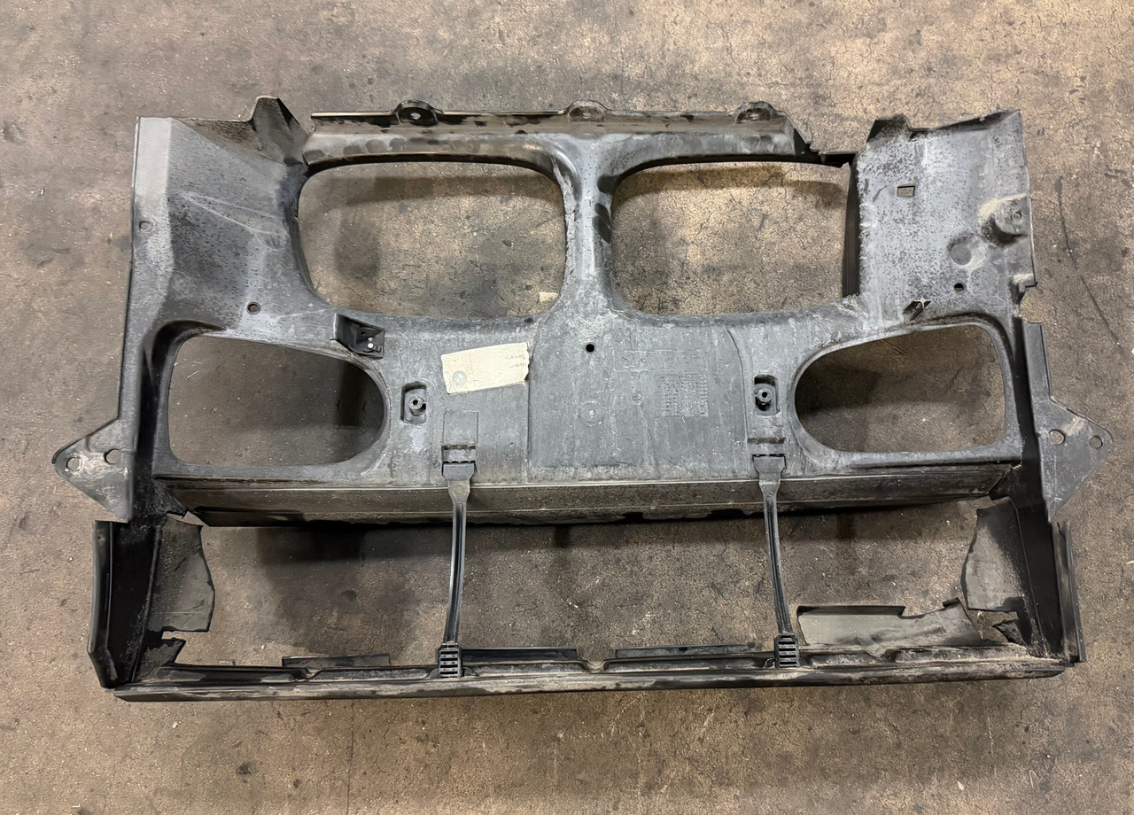 FRONT RADIATOR AIR DUCT SHROUD BMW E39 540i 530i 528i 525i 8159959