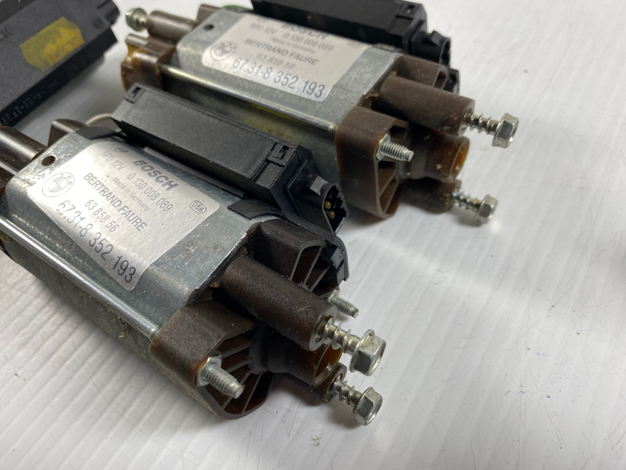 DRIVER FRONT SEAT ADJUSTMENT ELECTRIC MOTORS BMW E39 540i 530i 528i 525i 8352193