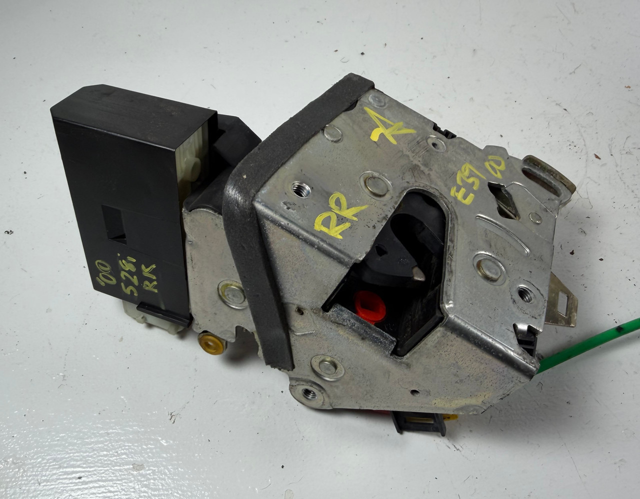 PASSENGER REAR DOOR LOCK LATCH 1999-03 BMW E39 M5 540i 530i 525i