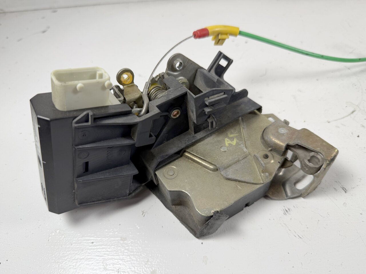 PASSENGER REAR DOOR LOCK LATCH 1999-03 BMW E39 M5 540i 530i 525i