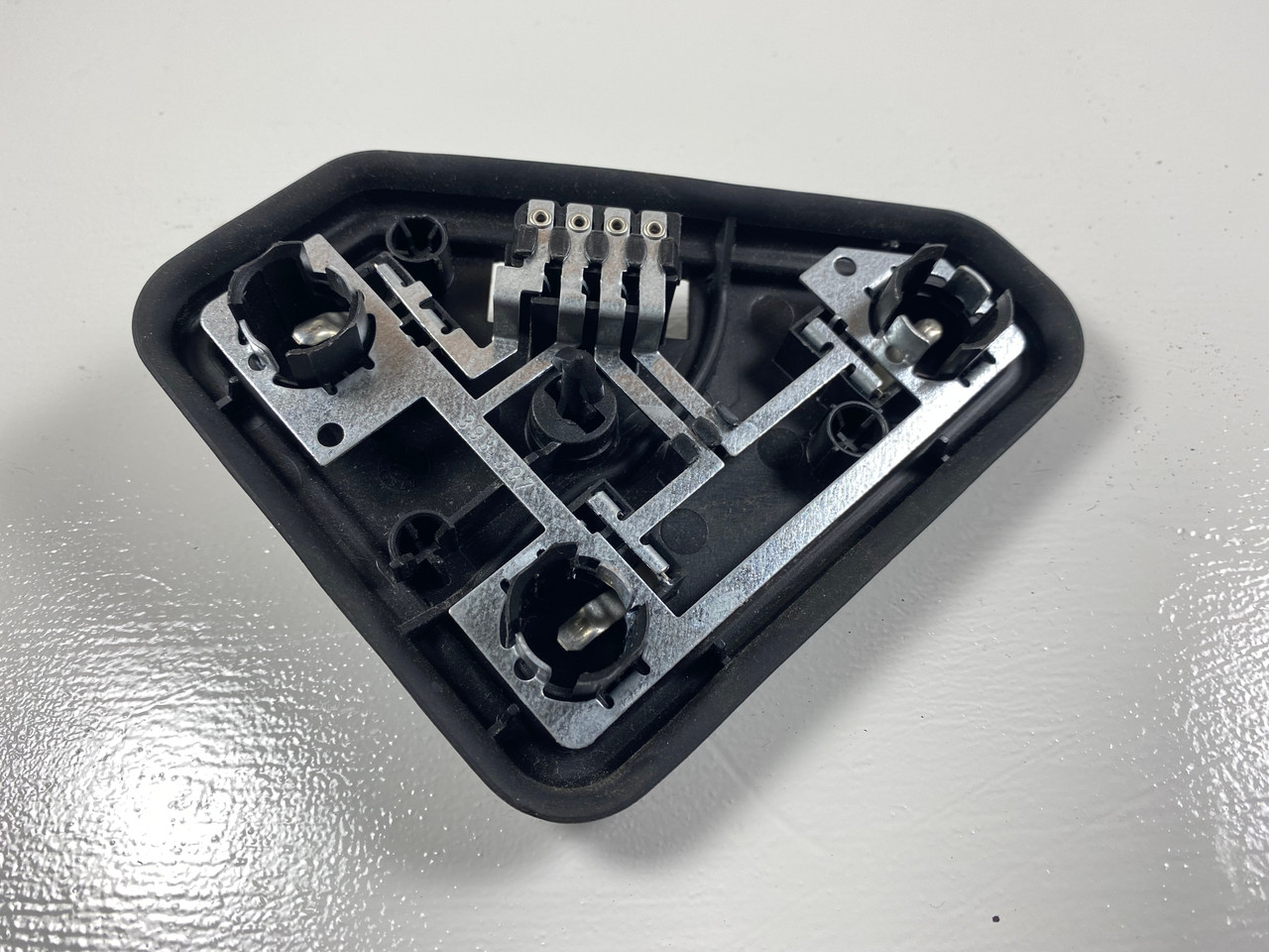 199903 BMW E39 5SERIES WAGON DRIVER REVERSE LAMP BULB HOLDER 8371325 bimmermerchant