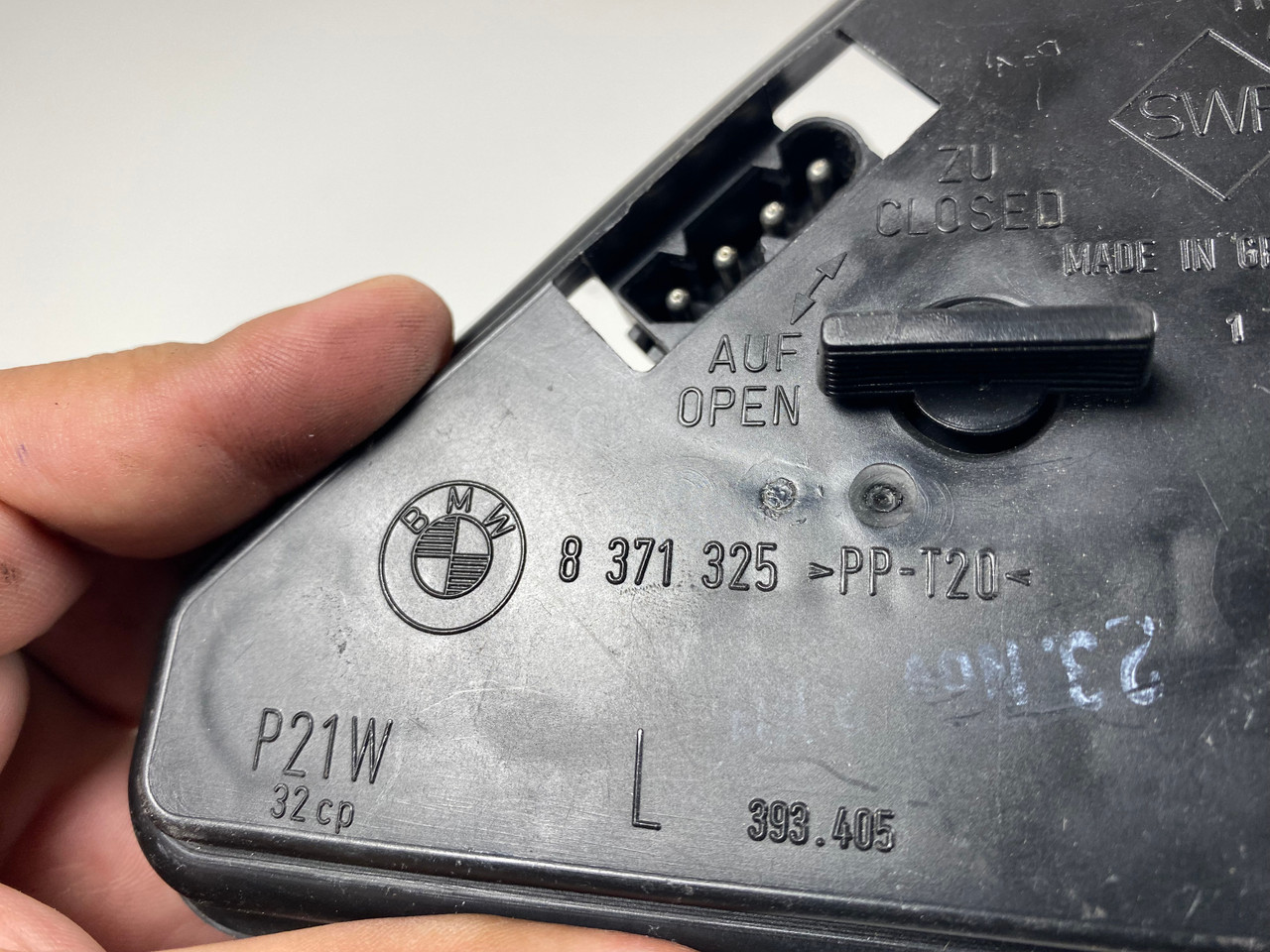 199903 BMW E39 5SERIES WAGON DRIVER REVERSE LAMP BULB HOLDER 8371325 bimmermerchant