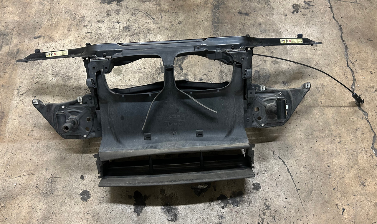 BMW E46 330 325 323 RADIATOR FRONT CORE SUPPORT 7111691