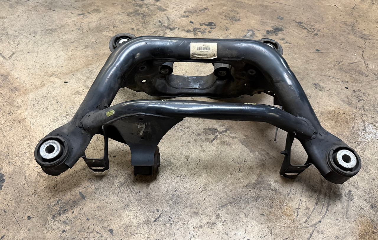 BMW E46 330 325 323 REAR SUBFRAME AXLE CARRIER 6770865