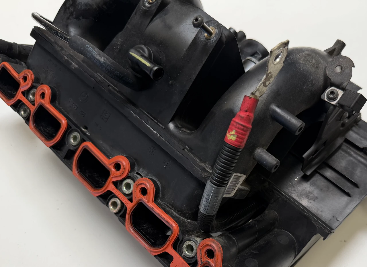 2000-02 BMW E46 330i 530i Intake Manifold M54b30 1439288