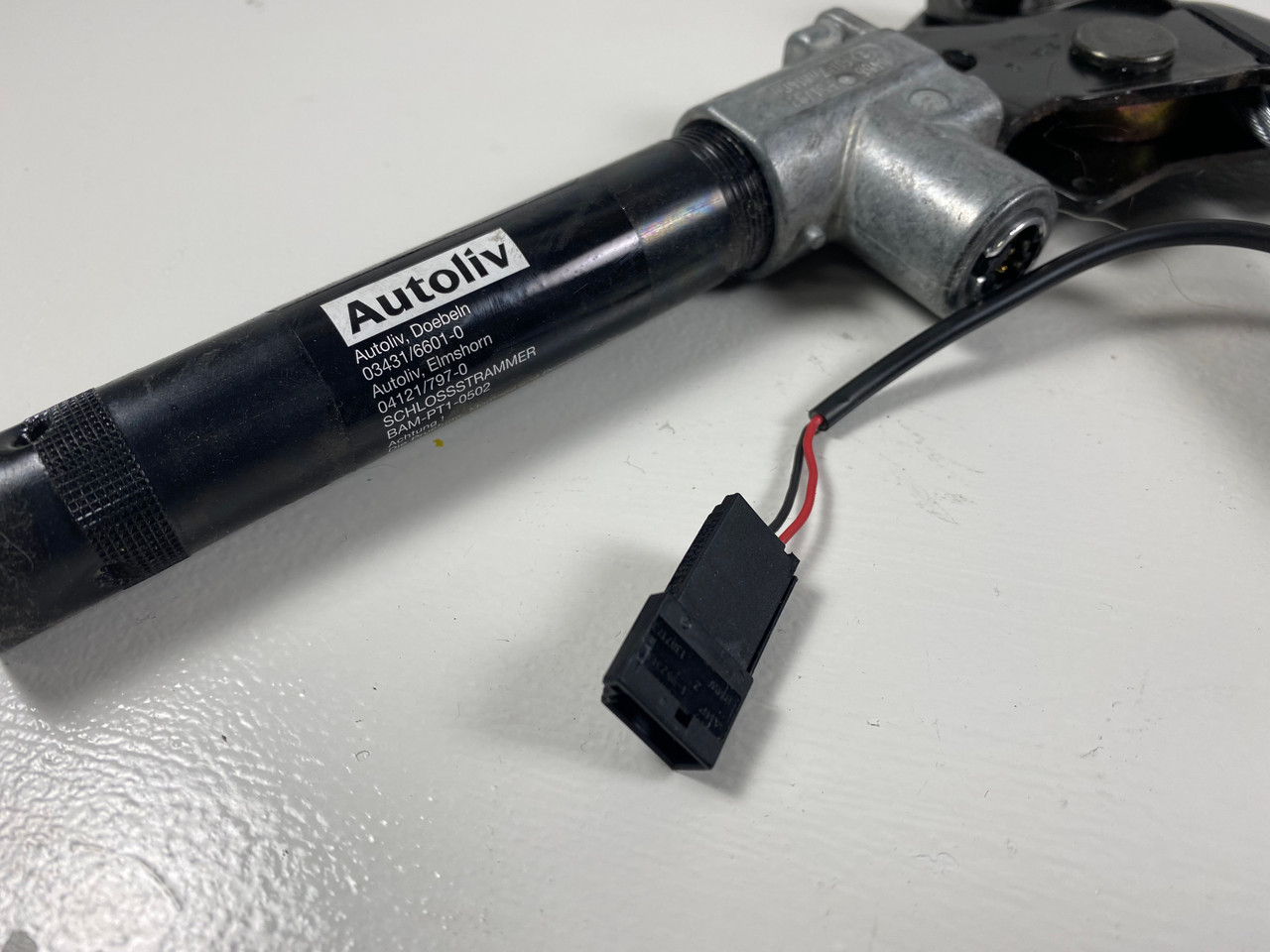 BMW E39 540i 530i 528i DRIVER FRONT SEAT BELT BUCKLE LATCH 8257797