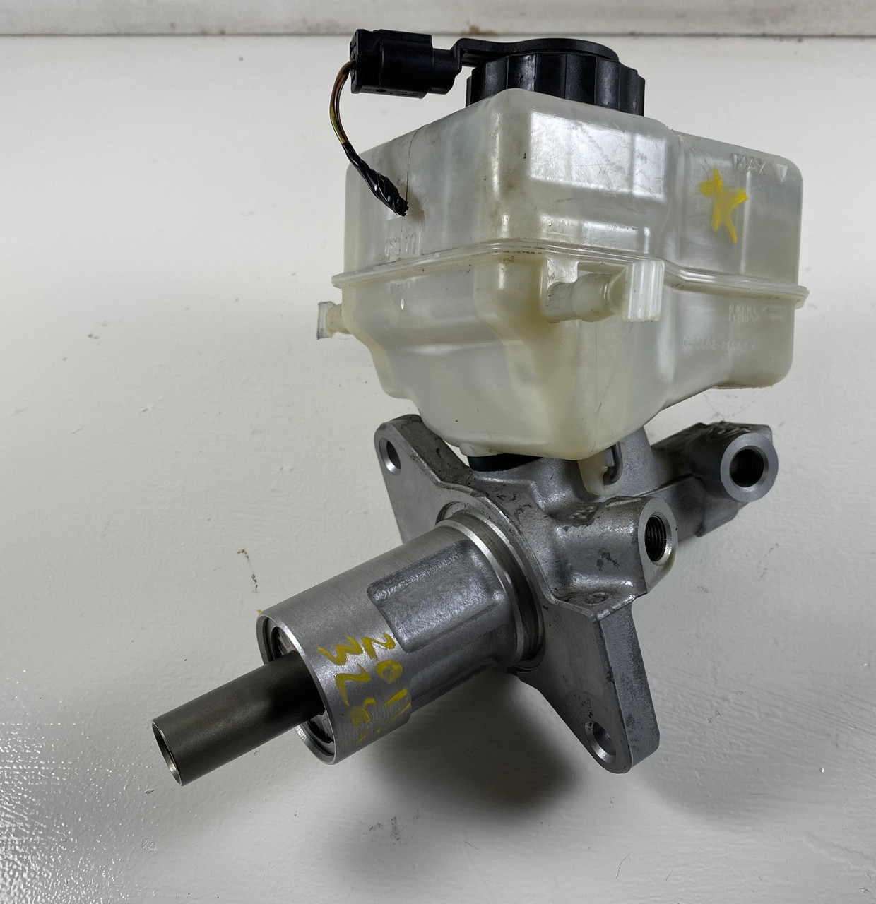 2007-13 BMW E90 E92 E93 3-SERIES BRAKE MASTER CYLINDER OEM 6785664	