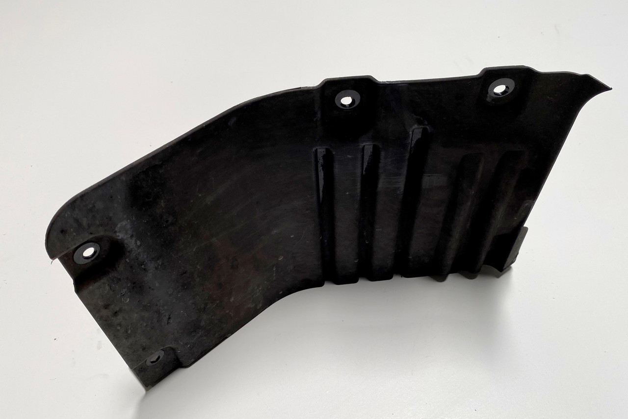 PASSENGER FRONT LOWER FENDER LINER GUARD BMW E60 550i 535i 530i 525i   7050538
