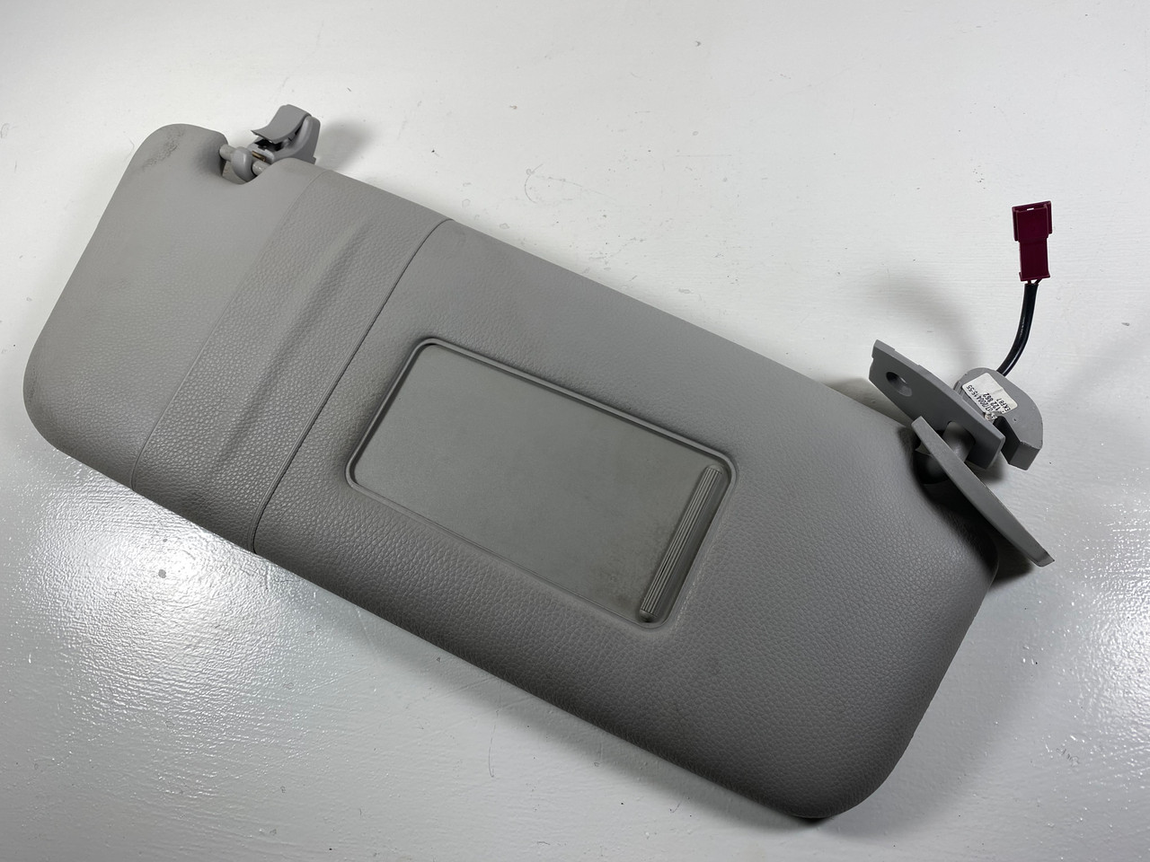 2004-09 BMW E60 535i 530i 528i 525i PASSENGER SUN VISOR OEM