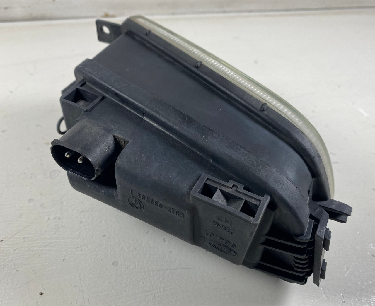 1997-00 BMW E39 540i 528i DRIVER FRONT BUMPER FOG LIGHT 8377941